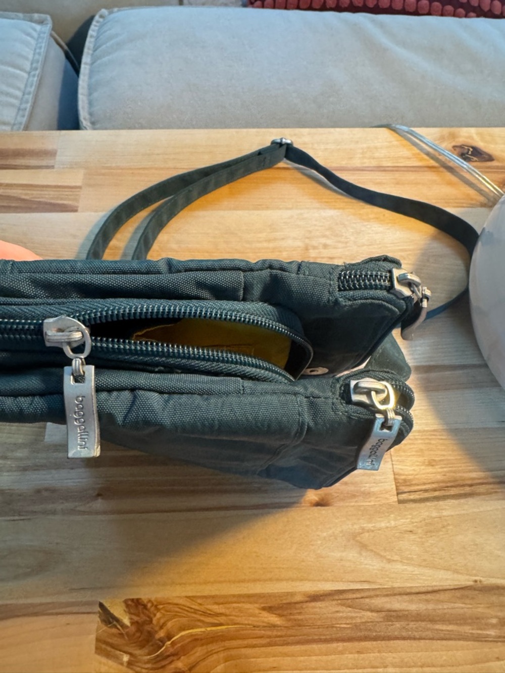 Baggallini Hunter Green Crossbody Bag Travel Lightweight Organizer Multi Pocket - Picture 8 of 12